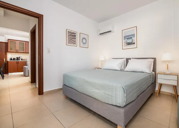 Sunny - 3 Min Walk To & Town - Iv