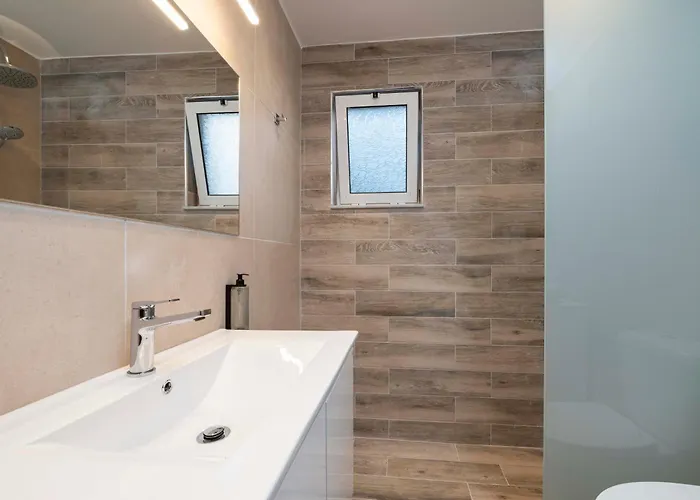 Apartmán Sunny - 3 Min Walk To & Town - Iv