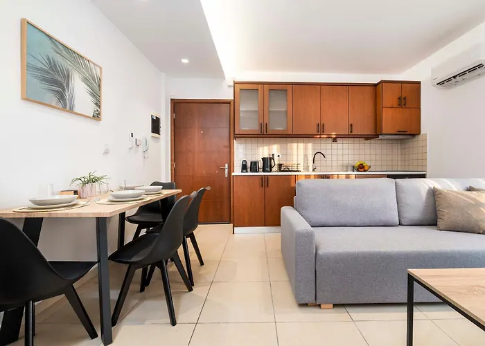 Sunny - 3 Min Walk To & Town - Iv Apartmán