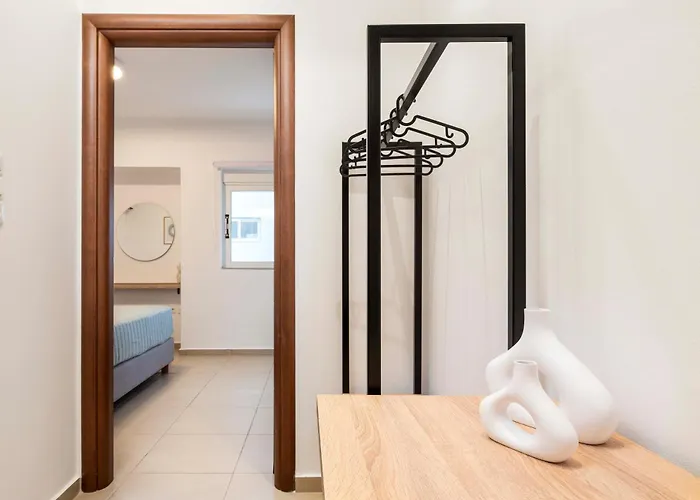 Sunny - 3 Min Walk To & Town - Iv *